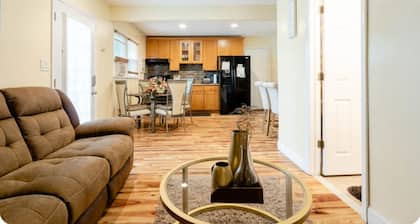 Spacious one Bedroom Apt with private entrance