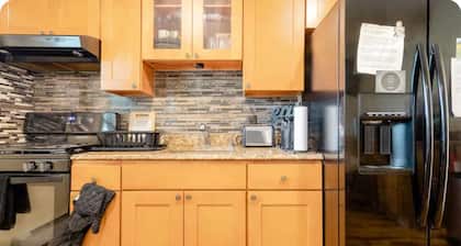 Spacious one Bedroom Apt with private entrance