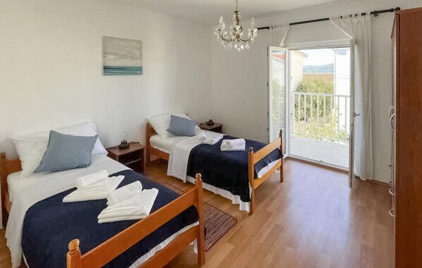 4 bedrooms, travel crib, free WiFi, bed sheets - Beautiful home in Sveti Petar na Moru (Sveti Petar na Moru)