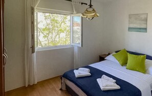 4 bedrooms, travel cot, free WiFi, bed sheets