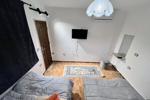 1 slaapkamer, een strijkplank/strijkijzer, wifi, beddengoed