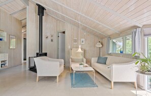 Una Smart TV, una chimenea