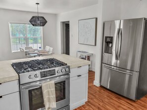 Fridge, microwave, oven, stovetop - Simply Get-A-Waco - HOT TUB, Sleeps 10+, 5-minute walk to Silos & Downtown Waco! (Waco)