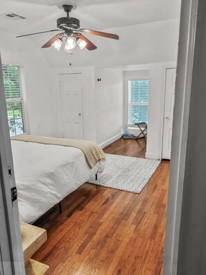 5 quartos, ferros/tábuas de passar roupa, Wi-Fi, roupa de cama