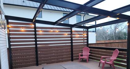 Simply Get-A-Waco - HOT TUB, Sleeps 10+, 5-minute walk to Silos & Downtown Waco!