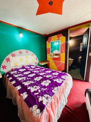 Basic Room | Free WiFi, bed sheets - Posada Las Palmeras (Cuautitlan Izcalli)