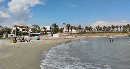 Cozy 2 bedroom apartment in a gated community with 2 pools close to the beach