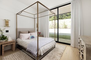 5 室のベッドルーム、旅行用ベビーベッド、WiFi、ベッドシーツ