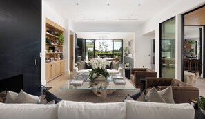 Smart-TV, Kamin, Videospiele