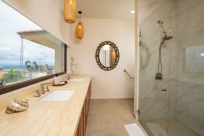 Regadera, secadora de cabello, toallas, jabón 