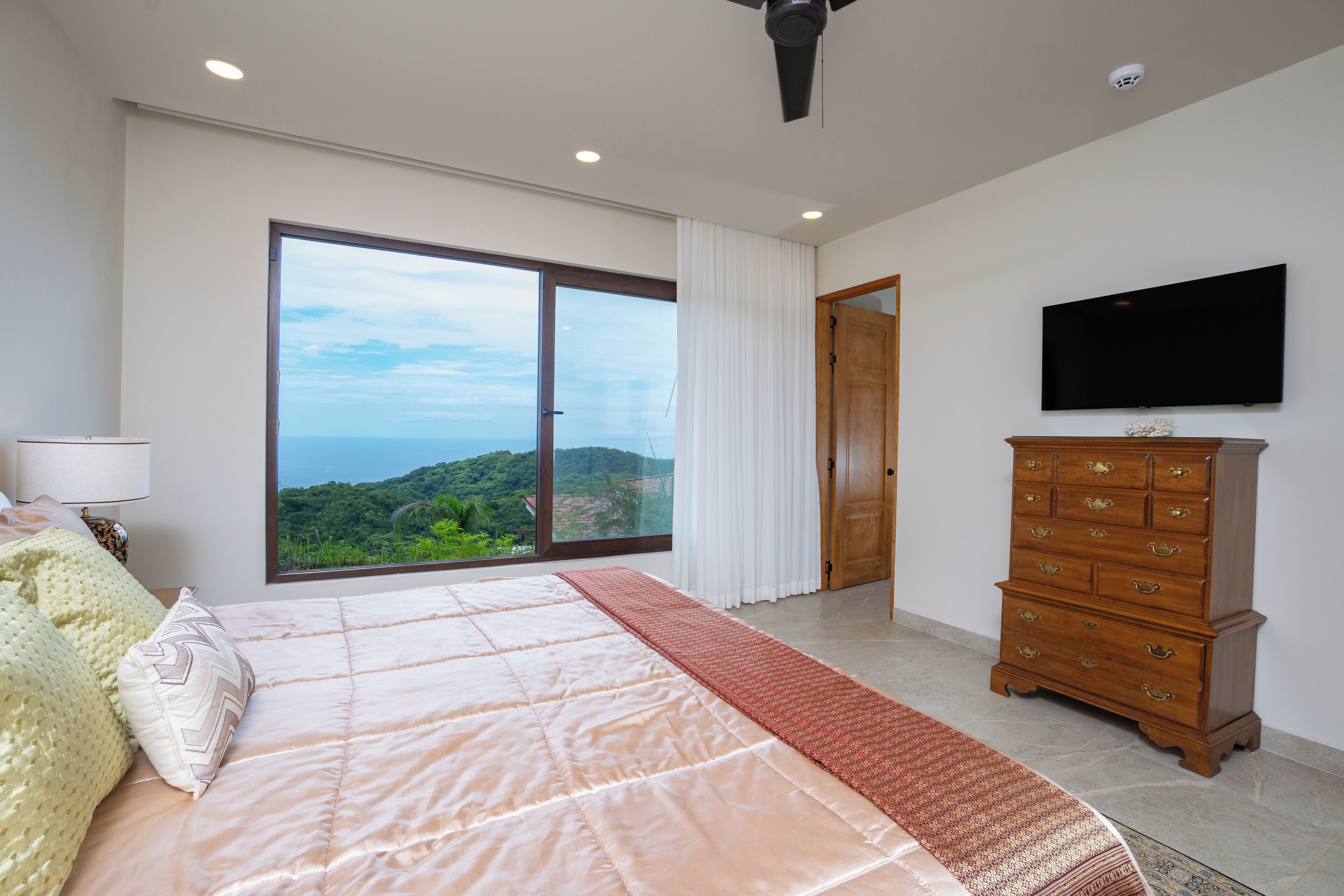 4 bedrooms, in-room safe, iron/ironing board, travel crib