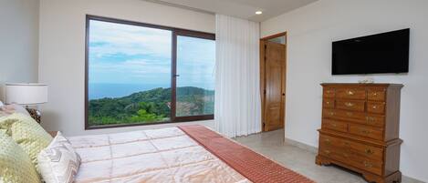 4 makuuhuonetta, tallelokero huoneessa, silitysrauta/-lauta