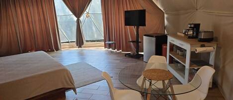 2 chambres, bureau, fer et planche à repasser, accès au Wi-Fi (inclus)