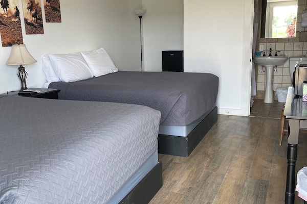 Rom, 2 queensize-senger, ikke-røyk, privat bad | Wi-fi (inkludert)