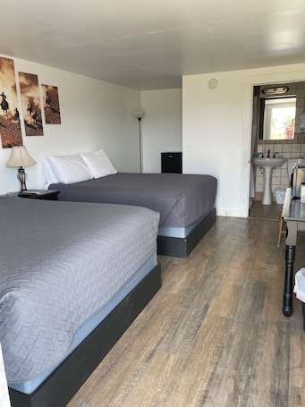 Room, 2 Queen Beds, Non Smoking, Private Bathroom. Brownings Motel