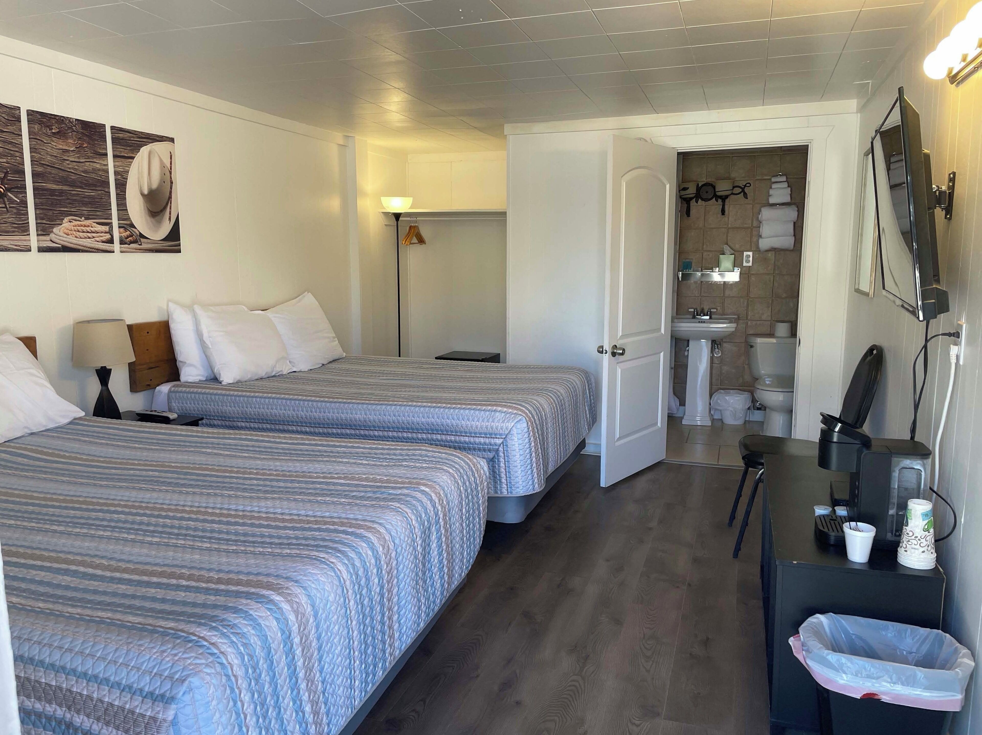 Room, 2 Queen Beds, Non Smoking, Private Bathroom | Front of property