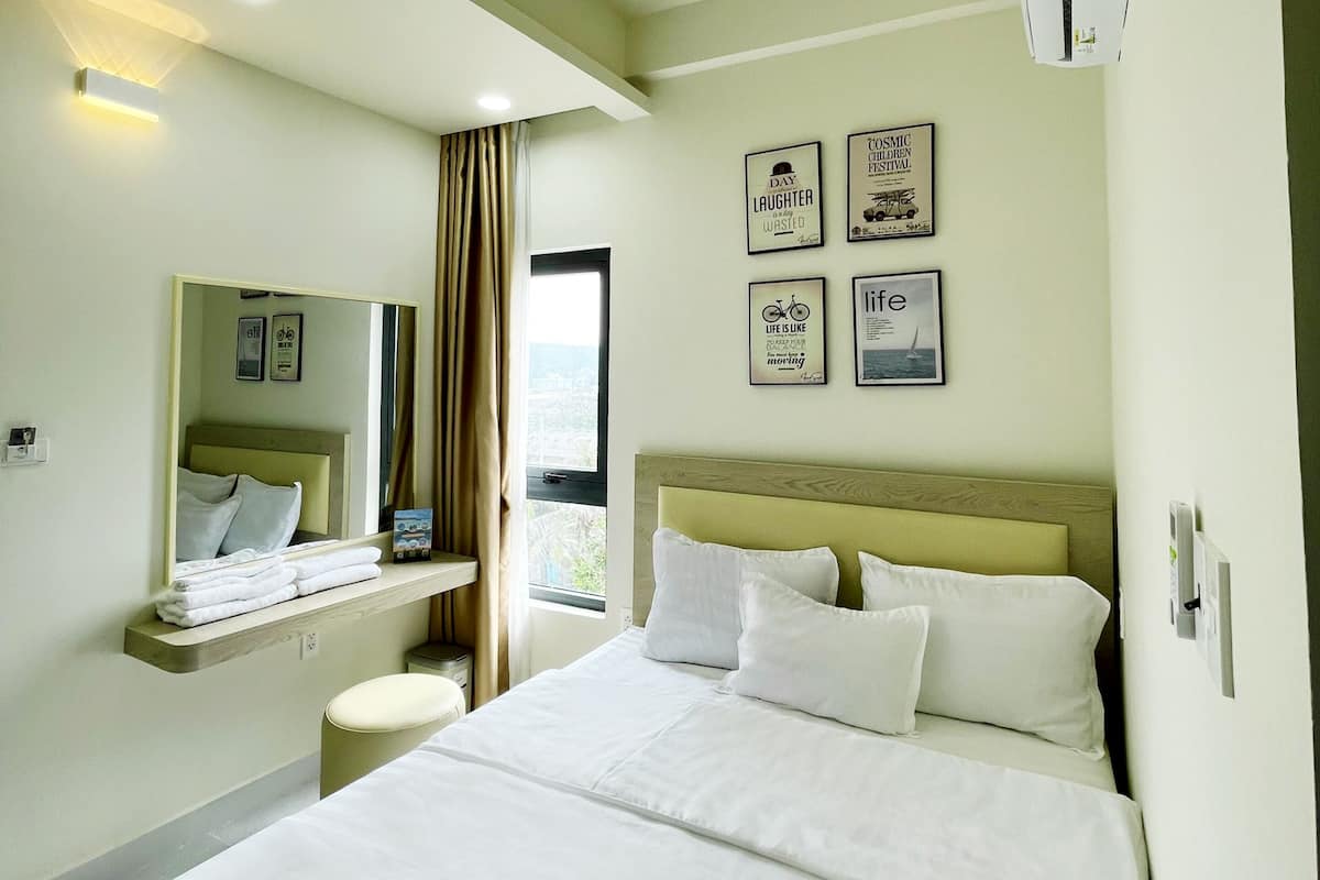 Habitación superior, 1 cama Queen size, para no fumadores, baño privado | 1 habitación, sábanas de algodón egipcio y ropa de cama de alta calidad