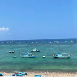 Beach nearby, white sand, waterskiing, fishing