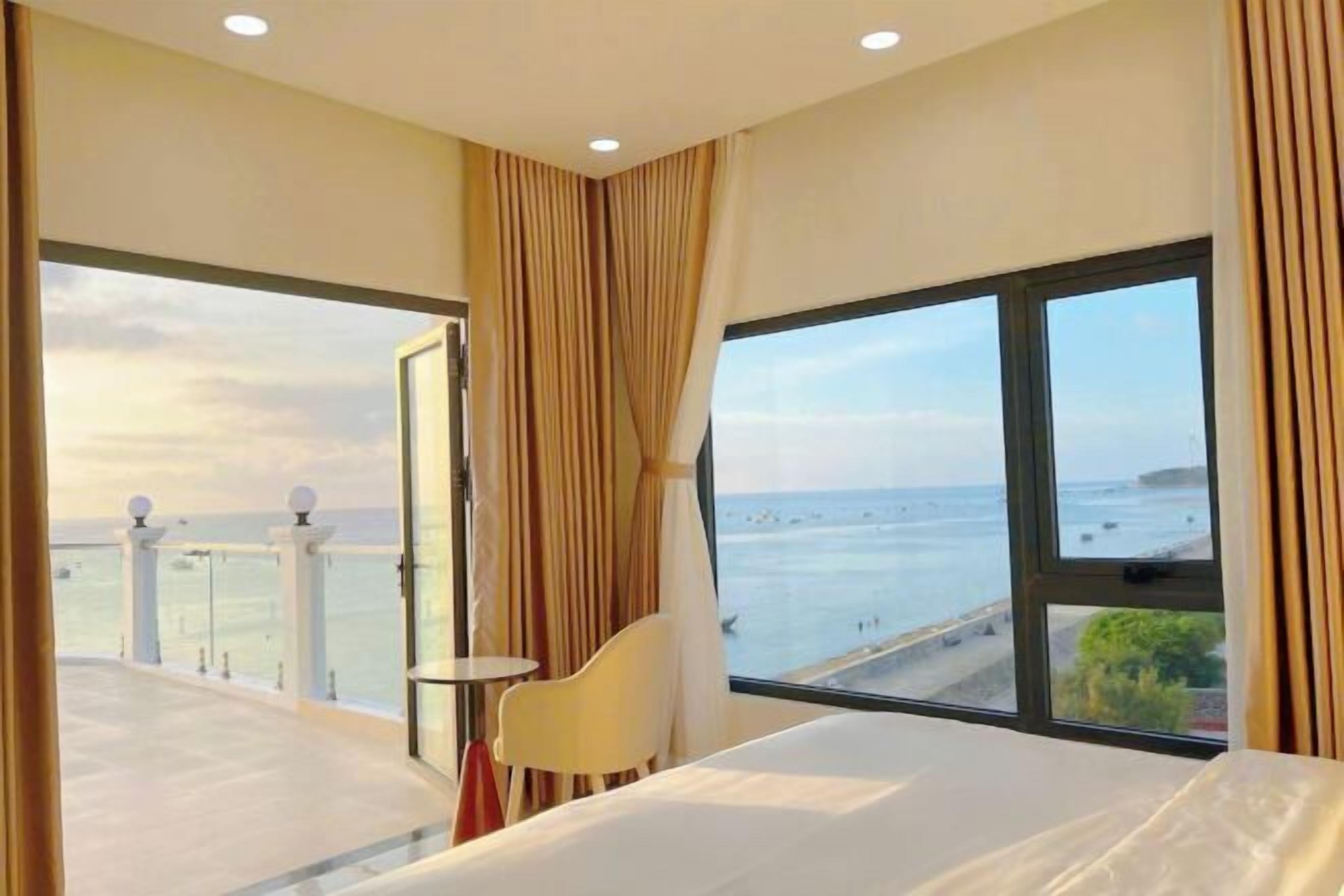 Egyptian cotton sheets, premium bedding, down comforters