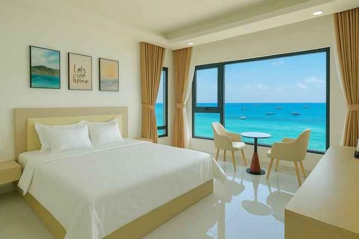 Egyptian cotton sheets, premium bedding, down comforters