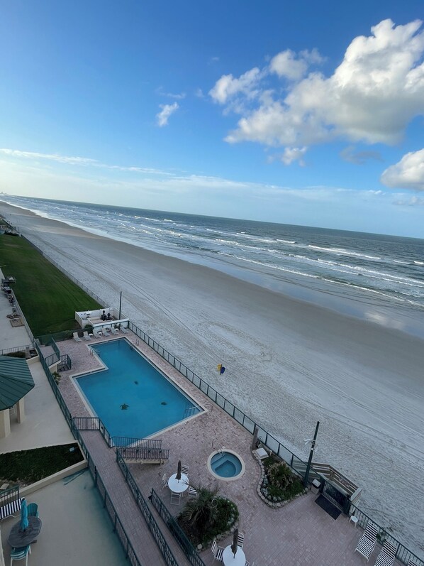 حمّام سباحة خارجي، حمّام سباحة مُدفَّأ