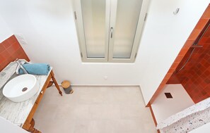 淋浴设施、吹风机