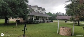 Exterior - Rustic getaway on 3 acres - Only minutes from TEXS A&M University.  (Bryan)