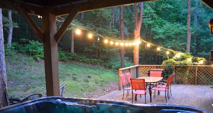 Cabin in the Trees, Hot Tub, Fire Pit
