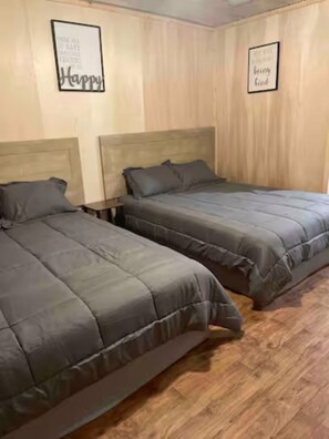 1 habitación, tabla de planchar con plancha, internet y ropa de cama 