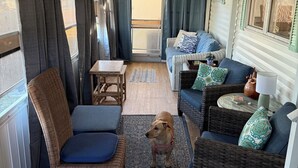 Living area - Lakefront Views & Serene Sarasota Moments-Optional Golf Cart and Dog Fencing! (Sarasota)