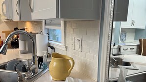 Private kitchen - Lakefront Views & Serene Sarasota Moments-Optional Golf Cart and Dog Fencing! (Sarasota)