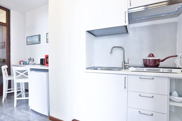 Fridge, microwave, stovetop, toaster