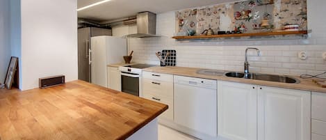 Réfrigérateur, four, plaque de cuisson, lave-vaisselle