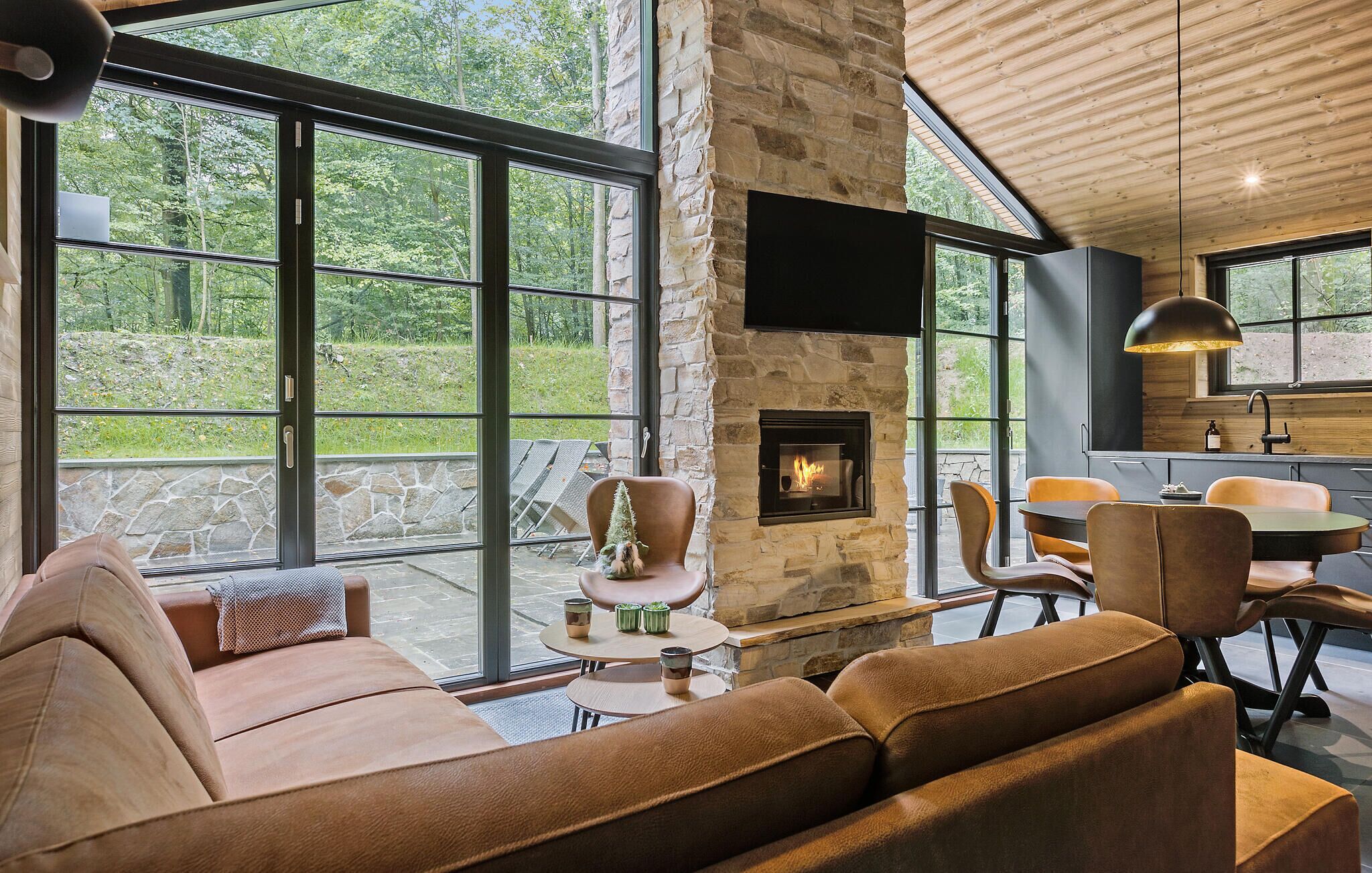 Smart-tv en een open haard