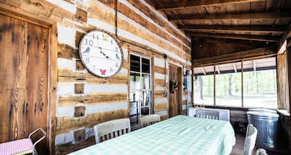 Granddaddy's Cabin -ON THE BLUFF OF DAYTON MTN! 13 Minutes from Chickamauga Lake