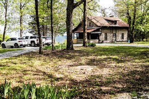 Property grounds - Granddaddy's Cabin -ON THE BLUFF OF DAYTON MTN! 13 Minutes from Chickamauga Lake (Dayton)