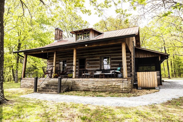 Exterior - Granddaddy's Cabin -ON THE BLUFF OF DAYTON MTN! 13 Minutes from Chickamauga Lake (Dayton)