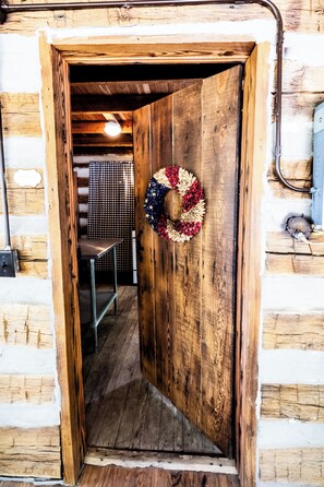 Interior - Granddaddy's Cabin -ON THE BLUFF OF DAYTON MTN! 13 Minutes from Chickamauga Lake (Dayton)