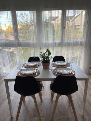 Dining - Le Lumineux : Gare Proche - Boisson Chaude - Wifi (Le Mée-sur-Seine)