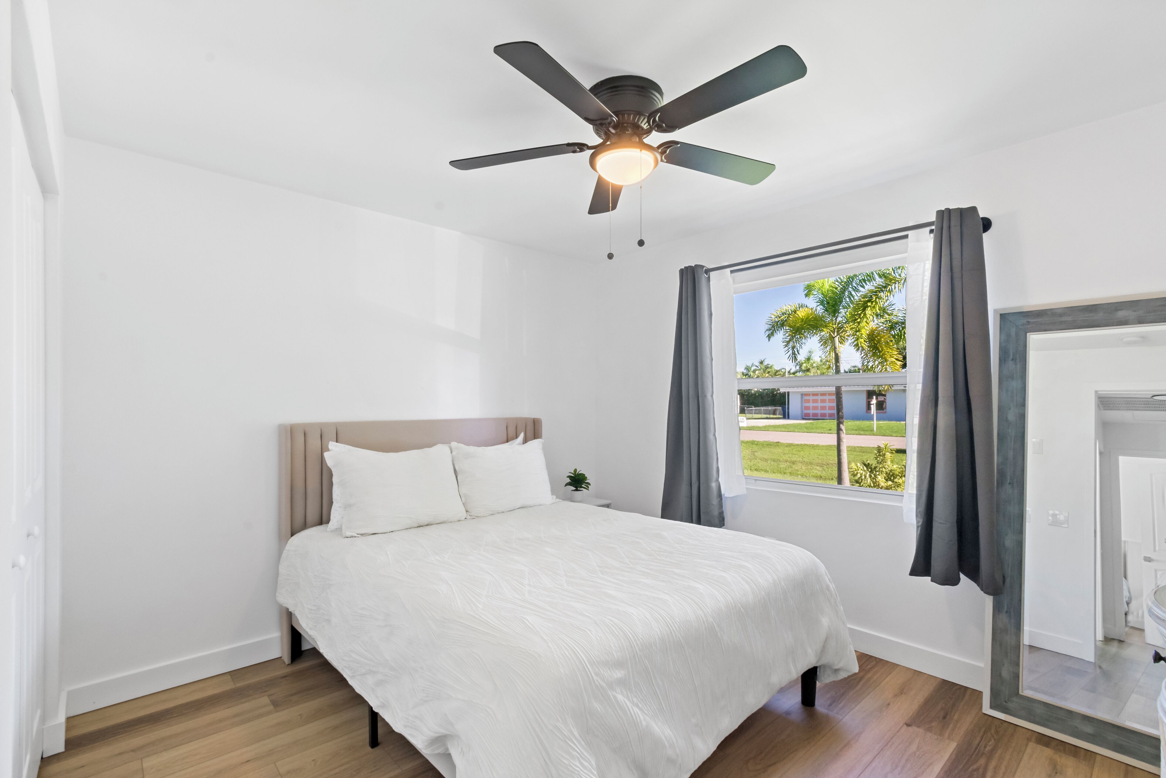 2 多间卧室、办公桌、熨斗/熨衣板、旅行婴儿床