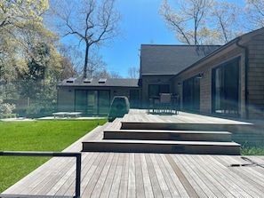 Outdoor dining - Recently Reimagined Amagansett Sanctuary! Quick walk To Barnes Landing Beach (East Hampton)