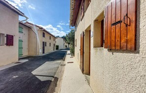 Property grounds - Gorgeous home in Les Mathes with swimming pool (Les Mathes)