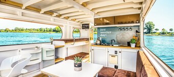 Cozy ship in Ophoven with lake view