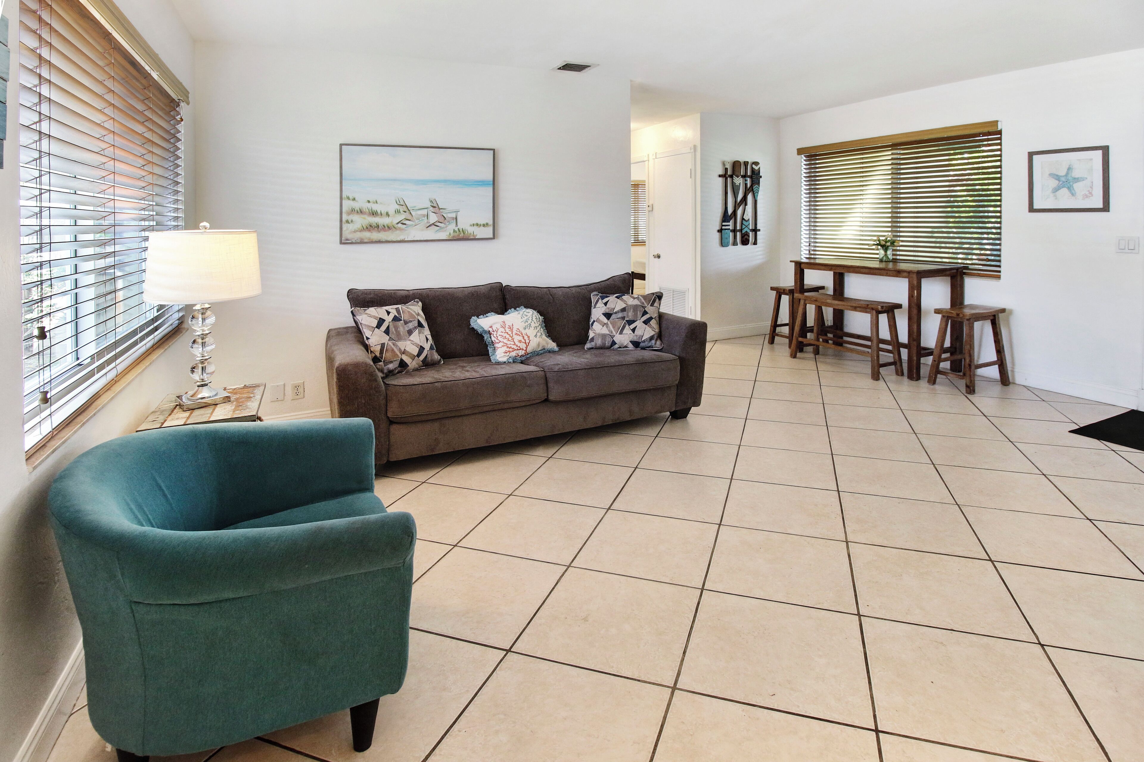 Waves & Wonders Villa! 6 min to Pompano Beach! Breakfast Included