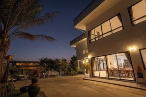 تناول الطعام بالخارج