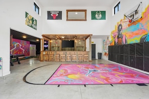 Lobby - Barn! B-Ball Court/Mini Golf/Sports Bar/Tiki Bar/Theater/Arcade/Hot Tub/Fire Pit (Mount Pleasant)