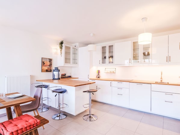 Refrigerador, microondas, horno, lavavajillas