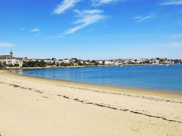 Vlak bij het strand