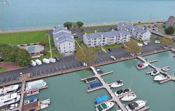 Marina - Walden's Erie Abode.
Less than a mile from the Jet Express!!! (Port Clinton)