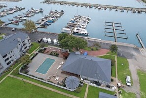 Exterior - Walden's Erie Abode.
Less than a mile from the Jet Express!!! (Port Clinton)